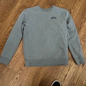 Patagonia gray crewneck sweatshirt. Size medium